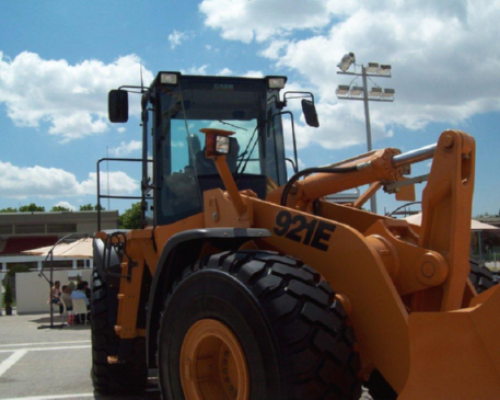 Case Lastikli Yükleyici